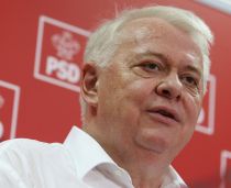 Cum şi-a apărat Hrebenciuc şefia de grup: SMS-uri "otrăvite" şi zvonuri de retragere a rivalului Munteanu