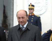 Băsescu, către japonezi: România luptă cu criza dând oameni afară şi crescând productivitatea