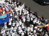 Săptămâna protestelor începe cu mitinguri ale profesorilor. Urmează şoferii şi angajaţii Metrorex (VIDEO)


