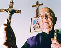 Exorcistul de la Vatican: Satana l-a atacat de mai multe ori pe Suveranul Pontif