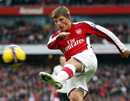 Liverpool - Arsenal 1-2. Arshavin reduce Anfield la tăcere cu un gol superb (VIDEO)