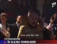 Un preot din Chişinău a întrerupt slujba pentru a răspunde la mobil (VIDEO)