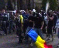 Răsturnare de situaţie la Cluj. Un poliţist este acuzat că i-ar fi bătut pe suporterii Universităţii