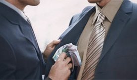 Adevăratele Minuni ale României. Locul 1 - ŞPAGA: "Plicul, unde e plicul?"