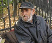 A ajuns pe trotuarul Mitropoliei, după ce a lucrat la Casa Scânteii