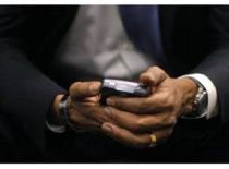Barack Obama are voie să folosească telefonul BlackBerry