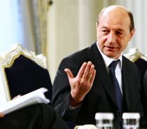 Băsescu nu renunţă: vrea avocat să se judece cu Săftoiu