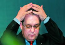 Olteanu, îndemnat de Boc să-şi concedieze consilierii