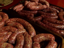 Ne-au luat-o înainte. Croaţii au preparat cel mai lung cârnat din lume