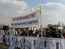 666 şi paşapoartele biometrice: "Când intră în contact cu soarele, cipurile pot provoca efecte grave" (FOTO)