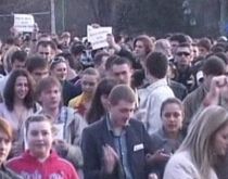 Ziarişti reţinuţi la Chişinău pentru că sunt români şi lucrează în presă