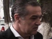 Gigi Becali, prima vizită la Poliţie: Cum să fiu pericol public? Am stat până la 6:00 cu preşedintele României (VIDEO)
