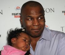 Fetiţa lui Mike Tyson a murit, după ce s-a spânzurat cu un cablu de alimentare