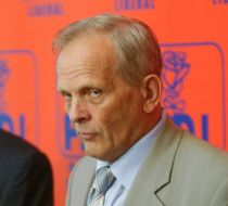 Stolojan: În toate ministerele se fac cheltuieli de publicitate, trebuie să se dea dovadă de reţinere