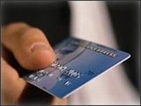 Un card bancar costă 83 de euro pe an