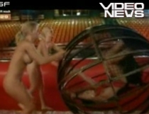 Bowling pe dezbrăcatelea: Rămân goale pe măsură ce pierd - VIDEO