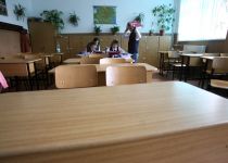 Protestele dascălilor capătă amploare: În Buzău, profesorii întrerup activitatea până vineri