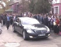 Cum spală SPP-ul maşinile din coloana oficială pe datorie (VIDEO)