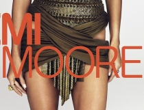 Demi Moore a rămas fără şold pe coperta revistei "W" (FOTO)