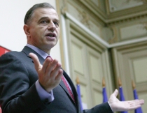 Geoană: Declar inadmisibilă cerea făcută de senatorii independenţi. Nu o voi supune votului