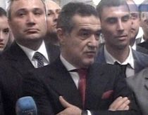 Europarlamentarul Becali: "Ţiganii ăia rapidişti nu intră pe Ghencea! Şi Copos e ţigan"