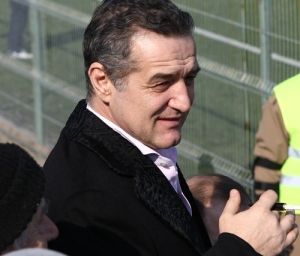 Gigi Becali îşi reia studiile. Patronul Stelei este în anul III la Drept