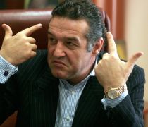 Gigi Becali îşi plăteşte datoria la cazinou în rate