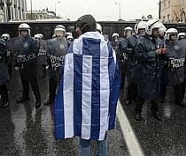 Sectorul public şi cel privat din Grecia în conflict din cauza măsurilor de austeritate