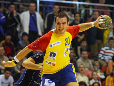 România va întâlni Rusia în barajul pentru CM de handbal masculin din 2011. Stângă: Va fi greu