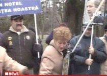 Bucureştenii protestează faţă de vânzarea a şapte hectare din Parcul Herăstrău către firme private (VIDEO)