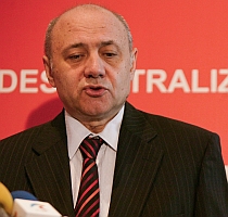 Boc admite că Irinel Popescu a fost demis la CNAS din raţiuni politice
