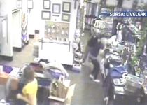 SUA. Jaf violent, înregistrat de camerele de supraveghere dintr-un magazin (VIDEO)