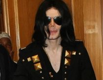 Bărbatul care l-a acuzat pe Michael Jackson de pedofilie, găsit mort în vila sa