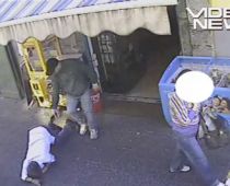 Execuţie în stil mafiot la Napoli, surprinsă pe camerele de supraveghere (VIDEO)