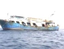 Mai mulţi marinari români s-ar putea afla într-o navă capturată de piraţii somalezi în Golful Aden
