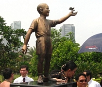 O statuie a lui Obama la 10 ani declanşează furia publică în Jakarta
