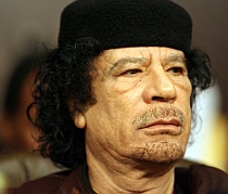 Colonelul Gaddafi a reuşit să convingă unele modele italiene să se convertească la islam