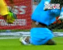 La un pas de tragedie. Portarul Mozambicului a avut o cădere şocantă la Cupa Africii (VIDEO)