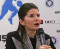 Monica Iacob Ridzi nu poate participa la şedinţele comisiilor pentru că e în concediu prenatal