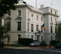 Un român a protestat la Washington, cerând despăgubiri de la statul român pentru persecuţiile din perioada comunistă