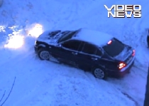 Cum se circulă în sectorul lui Vanghelie: Maşinile derapează, Oprescu amendează (VIDEO)
