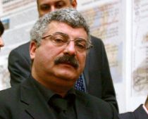Prigoană: Fiul meu, atacat energetic. I-am zis să îşi ia cravată violet. El nu: Batman, Batman! (VIDEO)