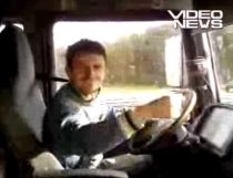 Tarzan, şoferul care dansa la volanul unui TIR, prins beat la volan (VIDEO)