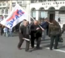Atena, paralizată de o grevă a taximetriştilor (VIDEO)