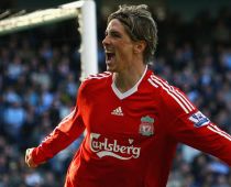 Liverpool învinge Portsmouth cu 4-1 şi păstrează şanse pentru calificarea în Liga Campionilor