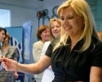 Elena Udrea face achiziţii publice de 700.000 de euro, în plină criză economică