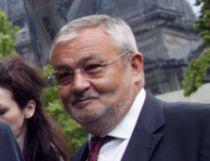 Funcţionarii publici cer demisia ministrului de Finanţe