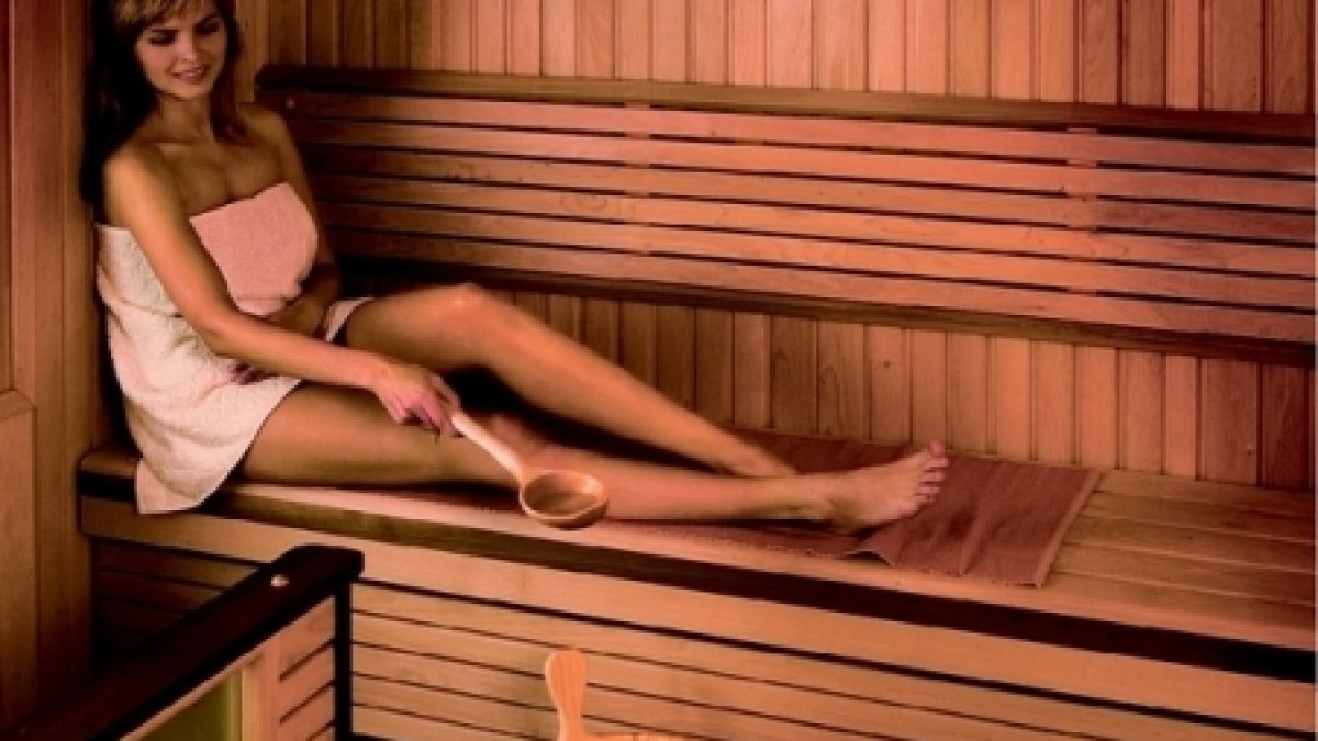 Сексуальные голые подружки развлекаются в бане 16 фото эротики