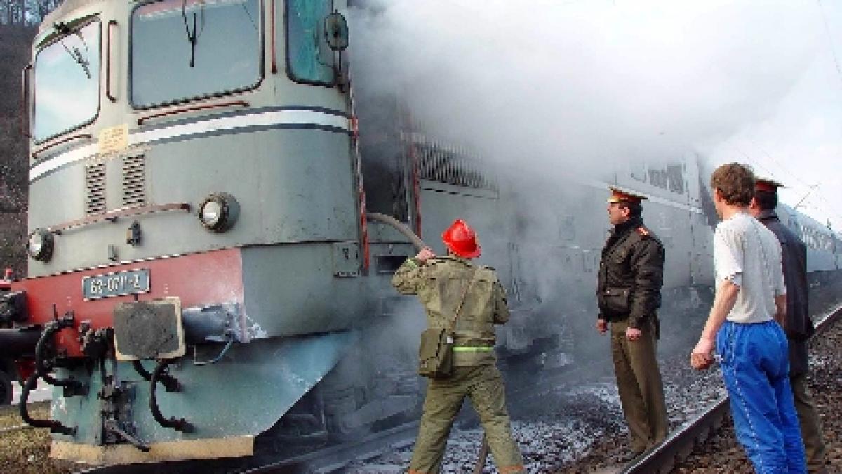 Locomotiva unui tren Regio de pe ruta Râmnicu Vâlcea Piatra Olt a