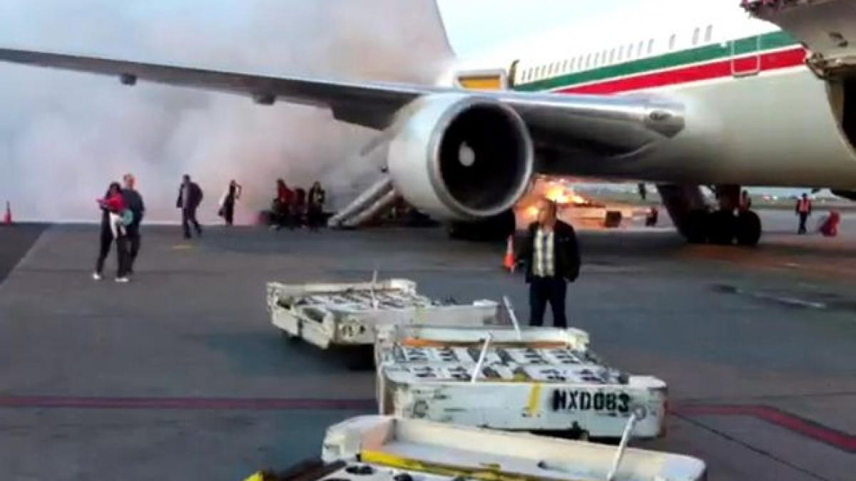 Un Avion De Pasageri A Luat Foc N Aeroportul Din Montreal